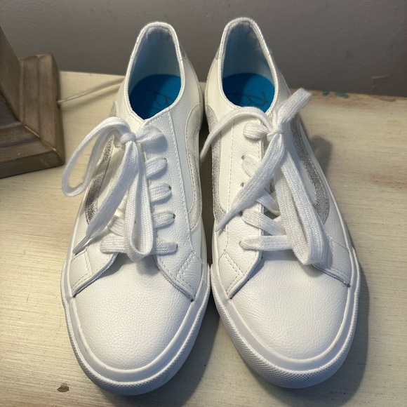 Blow Fish Malibu White and Silver Sneakers - Picture 2 of 6